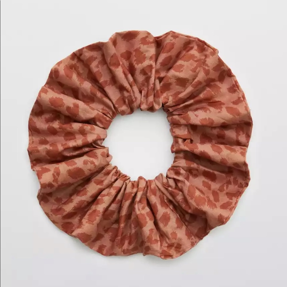Scrunchie in Raw Sienna
